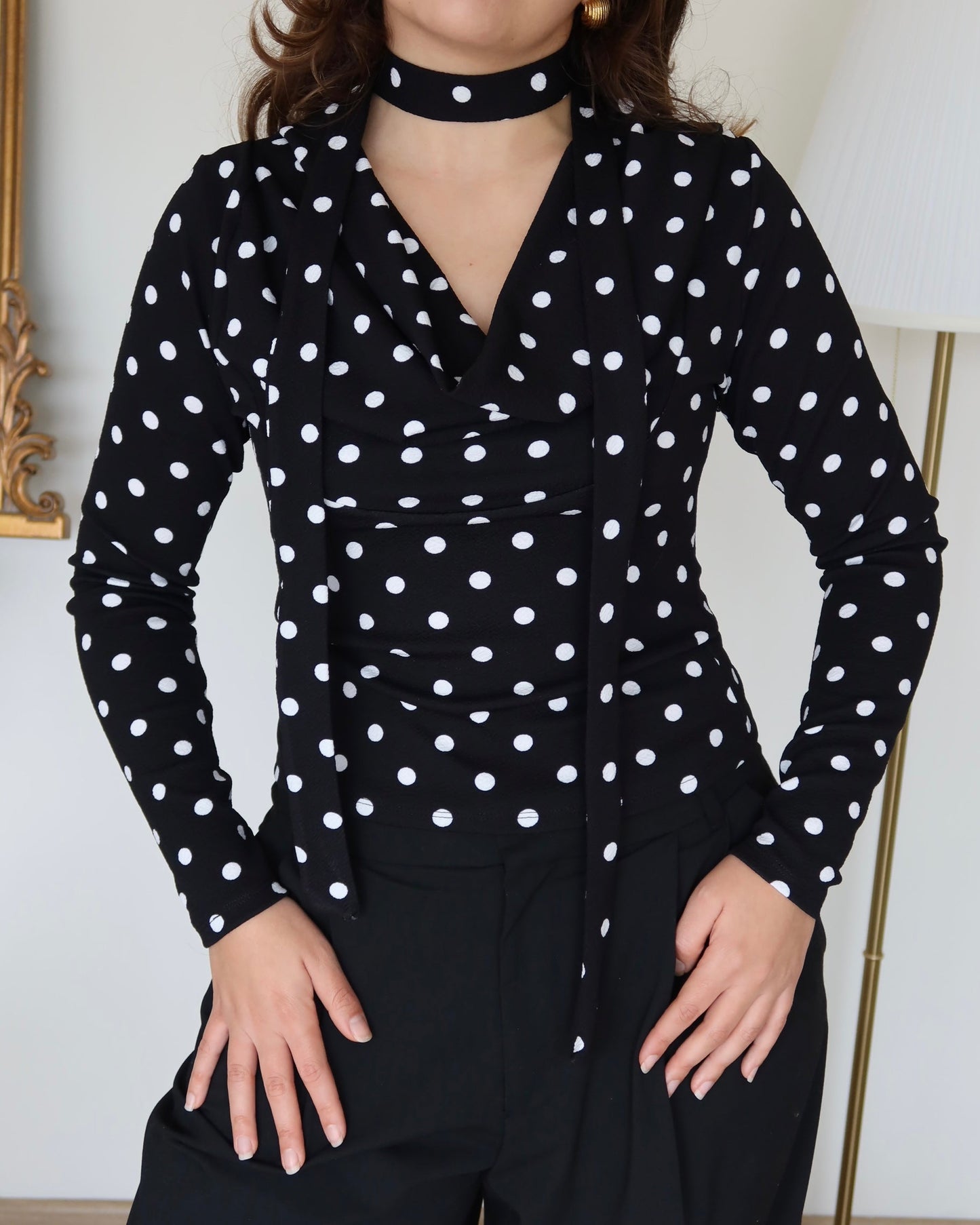 Gloria Black dots
